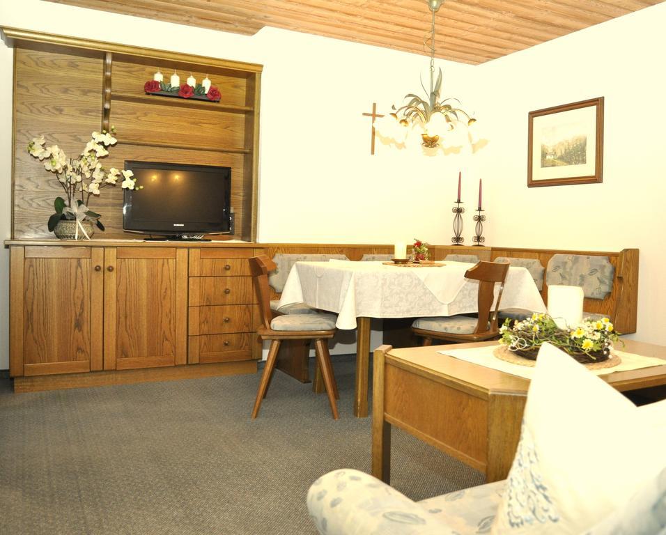 Auf Der Sonnenseite Apartamento Schattwald Quarto foto